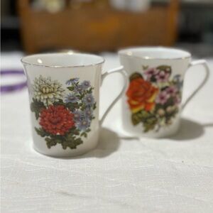 Vintage Elegant Red and Green Floral Dining Mugs
